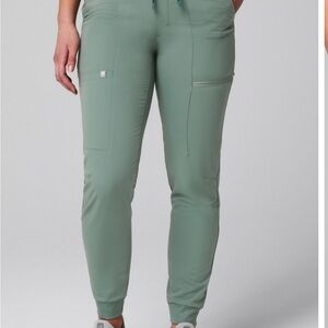 FABLETICS XL Sage Top + Jogger Pants Set